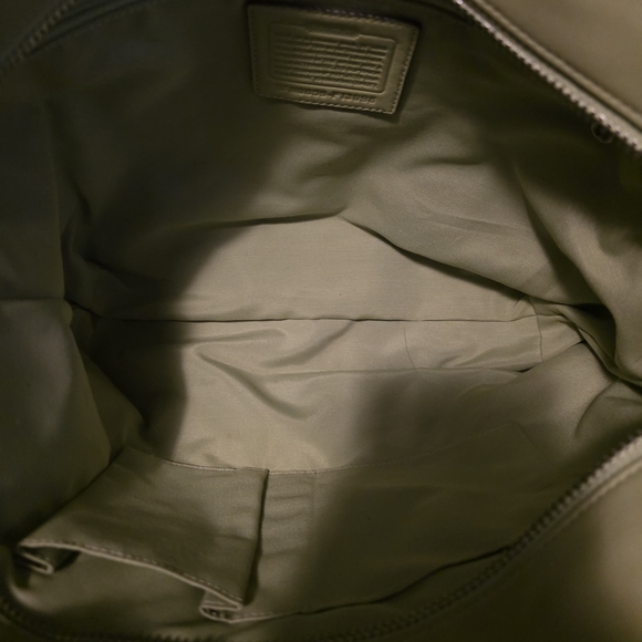 Coach Gallery Tote in a lime green (sometimes referred to as "pear") leather. - Picture 8 of 9